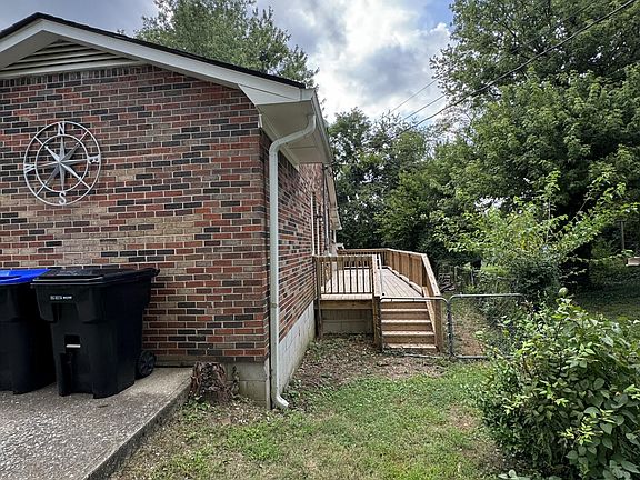 3rd image of 240 Stevenson Dr