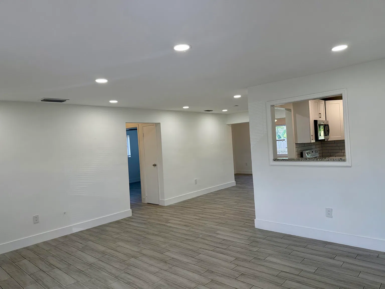 3 bed, 2.0 bath, 1360 sqft, $3,700 — Photo 4
