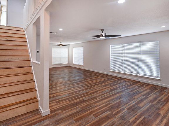 3rd image of 1110 Faircrest Dr