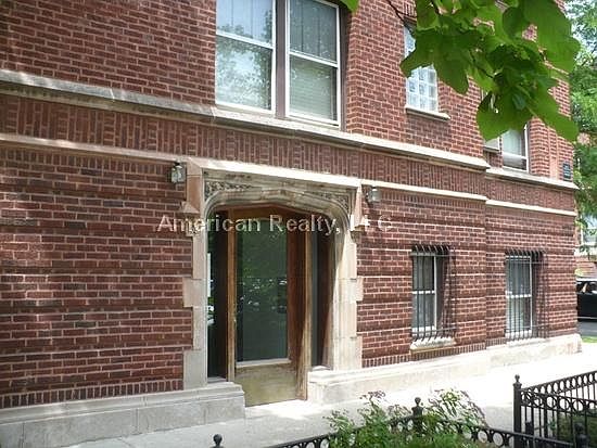2nd image of 909 W George St #3