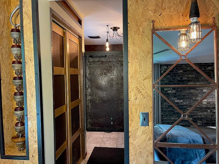Brickhouse Suite - Light & Bright with Rural Views, Ceiling Fan, Workspace, Storage, Blackout Curtains, Wall Mounted TV & Independent HVAC Mini-split