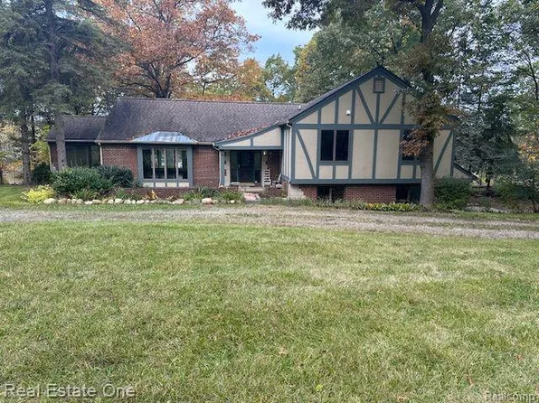 5902 Ludwig Rd, Oxford, MI 48371