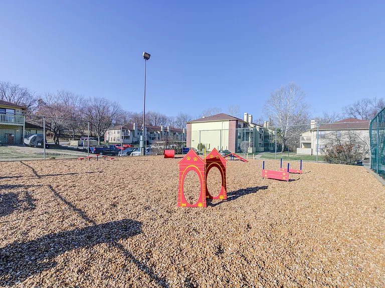 Lago Vista Apartments — Photo 13