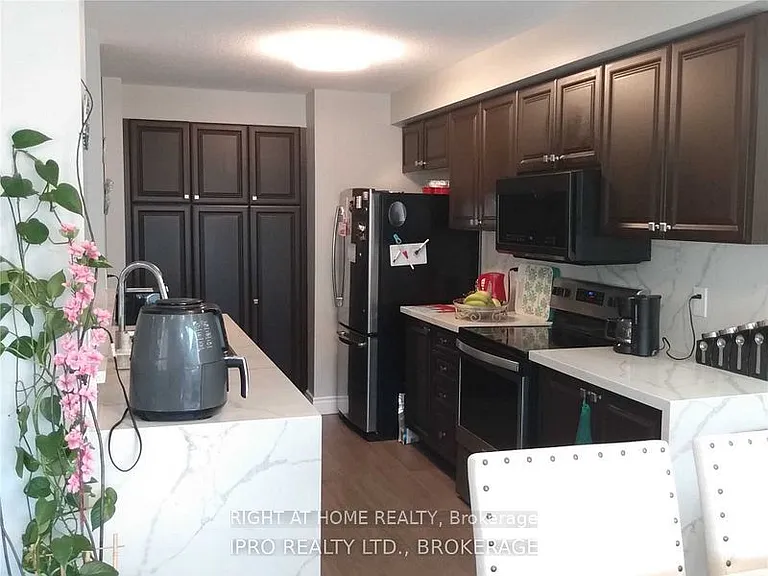 20 Bradshaw Dr — Photo 8