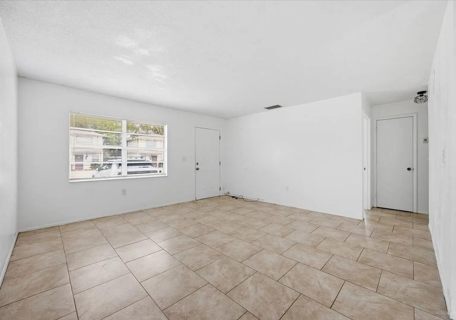 Charming 2 Bed / 2 Bath Home at 2218 Brandy Lakeland — Photo 4