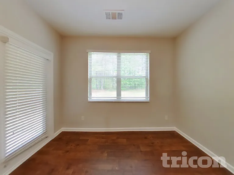 474 Lake Ridge Ln — Photo 4