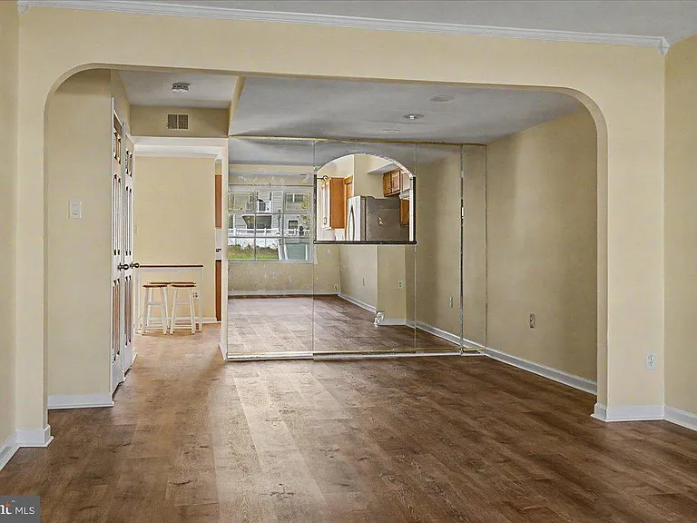 2282 Suzann Dr — Photo 6
