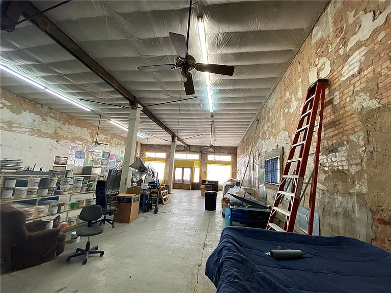 202 N Commerce St — Photo 13