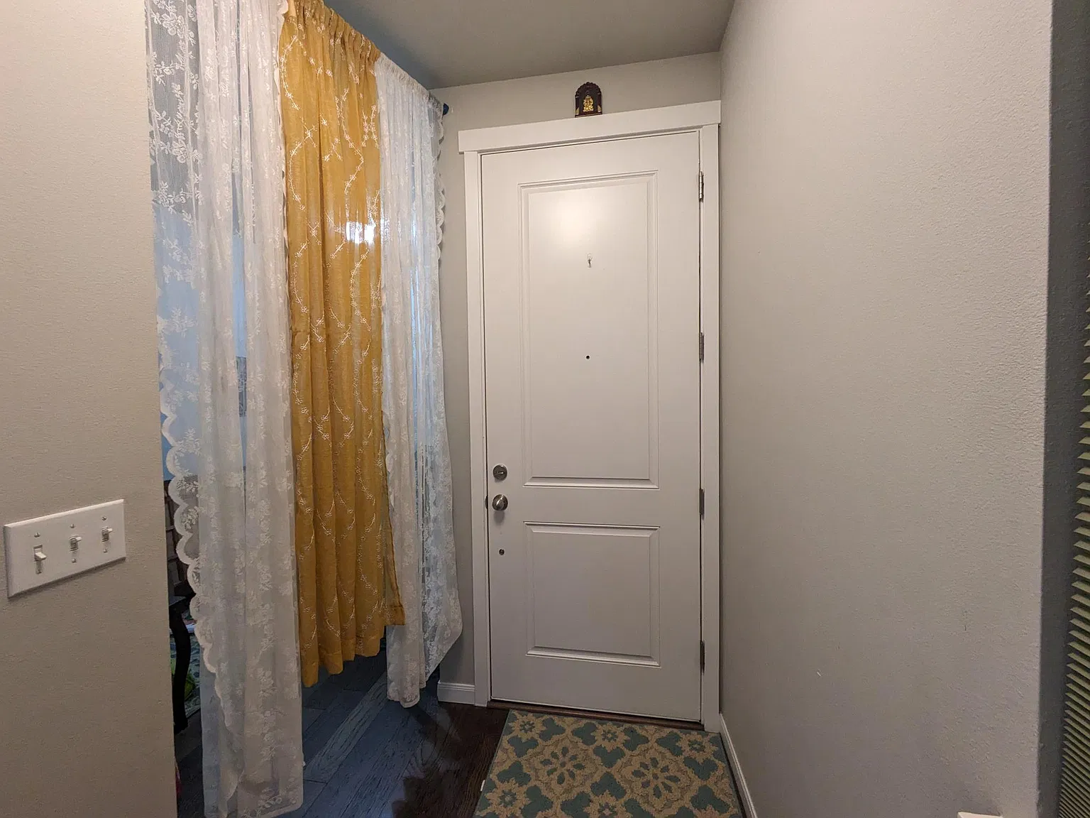 3 bed, 2.5 bath, 2200 sqft, $3,700 — Photo 4