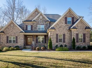 7505 Hearthridge Ct, Oak Ridge, NC 27310