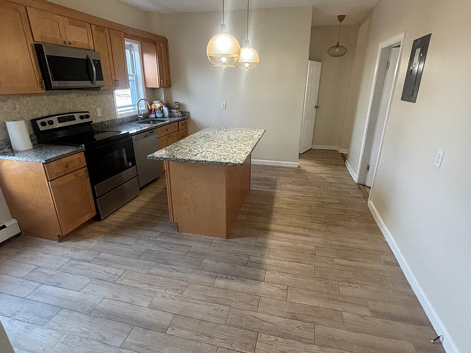 7 Sheppard St #2
