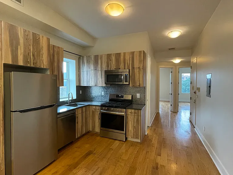 235 51st St #3 — Photo 7