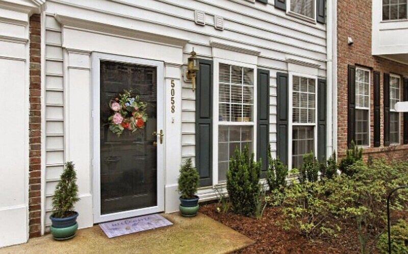 1st image of 5058 Donovan Dr