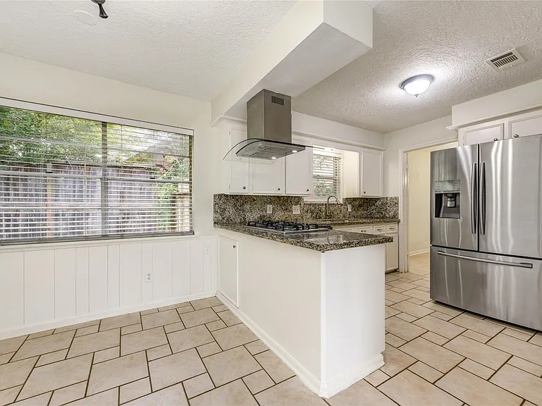 8107 Durklyn Ln — Photo 10
