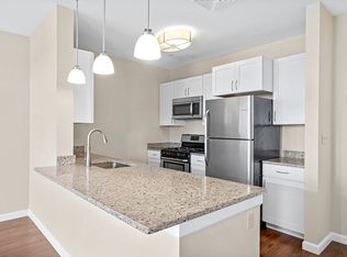 50 Eliot St #304, Canton, MA 02021