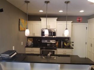 4526 Roanoke Pkwy, Kansas City, MO 64111