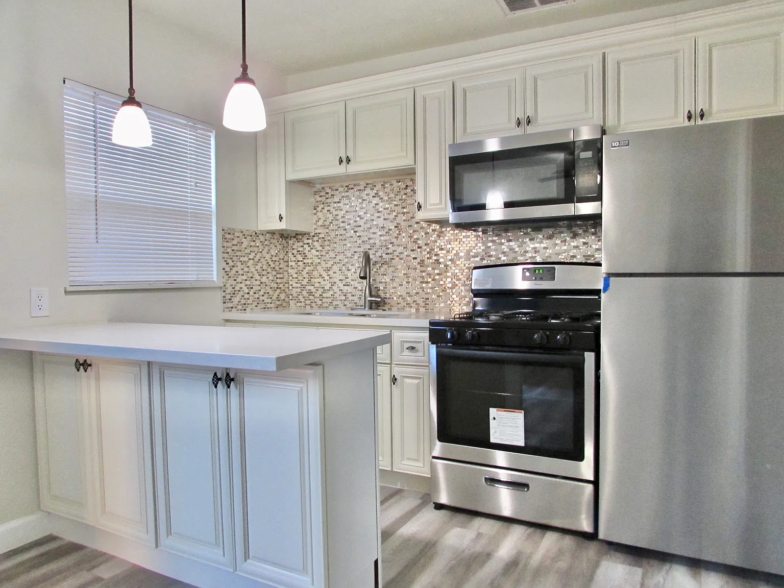 3411 Lexington Ave — Photo 4