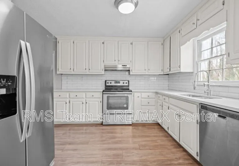 320 Saint Simons Cv — Photo 13