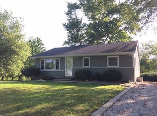 8466 Susott Rd, Elberfeld, IN 47613