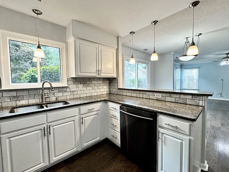 1733 Bernstein Dr — Photo 11