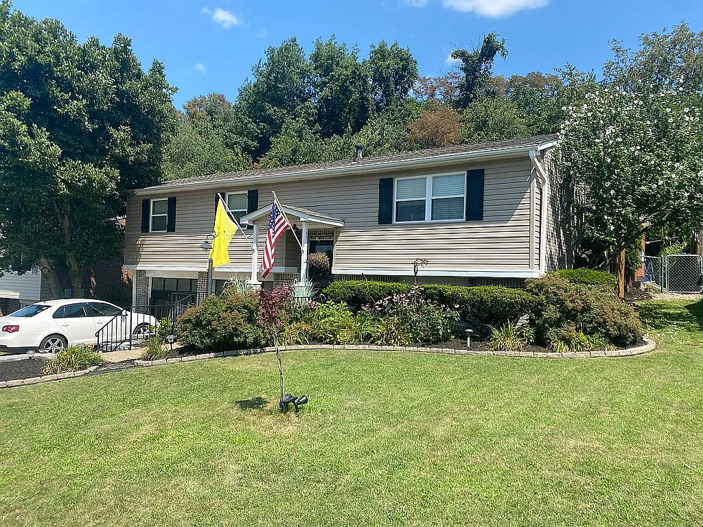 332 Golden Gate Dr photo 1