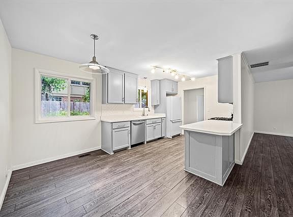4th image of 5326 S Irvington Ave