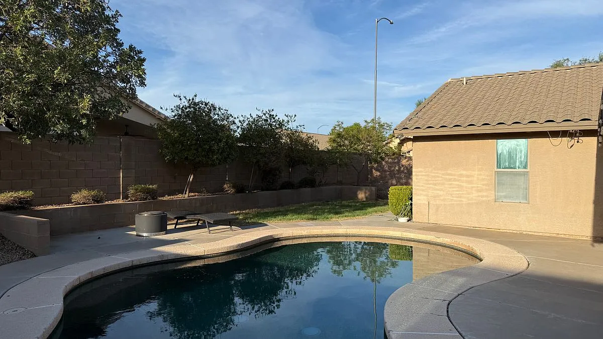 4 bed, 1.5 bath, 2170 sqft, $3,299 — Photo 2