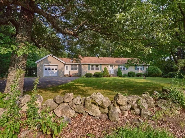 53 Pleasant St, Grafton, MA 01519