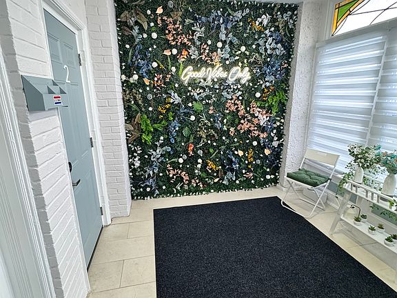 2nd image of 5748 N Fairhill St #2