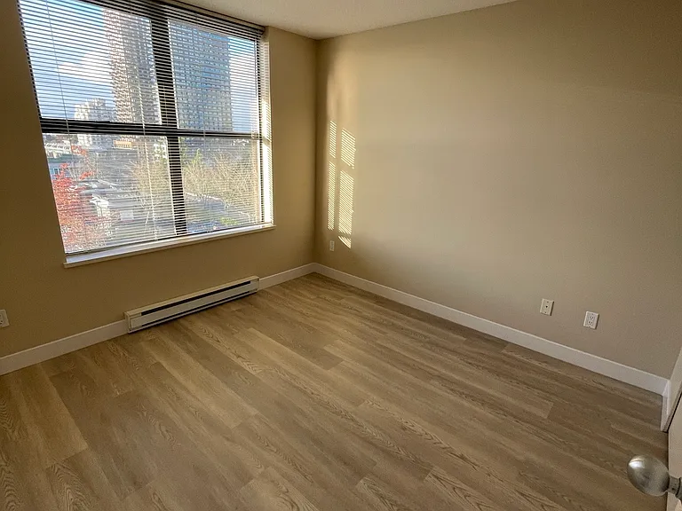 3528 Vanness Ave — Photo 31