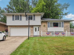 176 E Overlook Dr, Eastlake, OH 44095