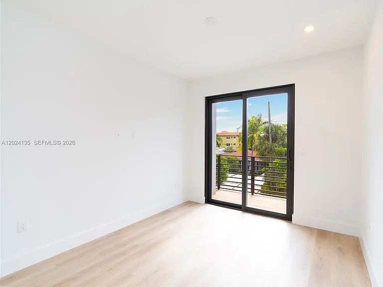 1118 NE 10th Ave #1118 — Photo 15
