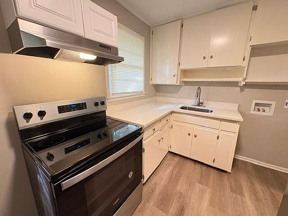 5th image of 3674 Windemere Dr