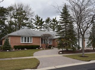 2724 Maynard Ct, Glenview, IL 60025