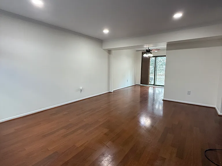 404A Willow Turn — Photo 2