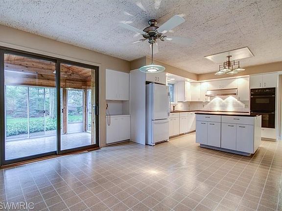 4th image of 3308 Nottingham Dr NE