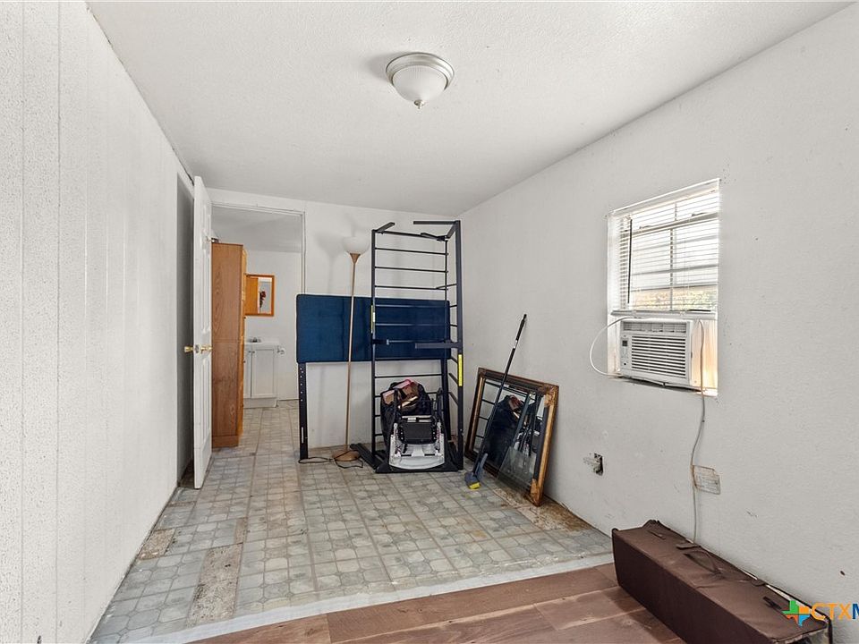 19th image of 1307 W Mesquite St
