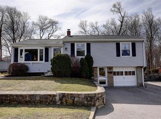 21 Vincenzo Dr, West Warwick, RI 02893