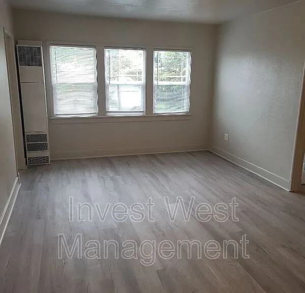 615 NE 6th Ave #10 — Photo 2