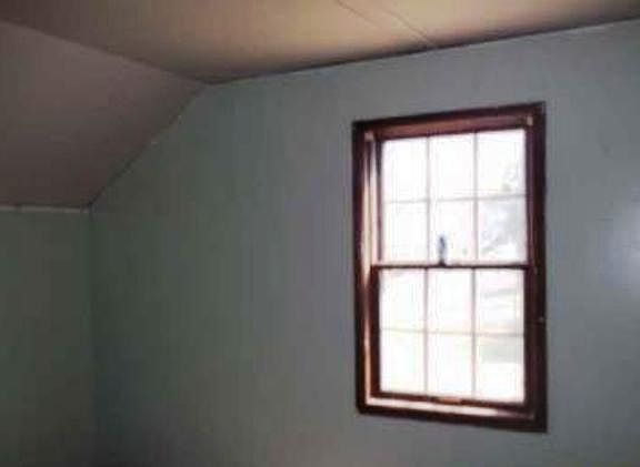 4th image of 139 Clarencedale Ave