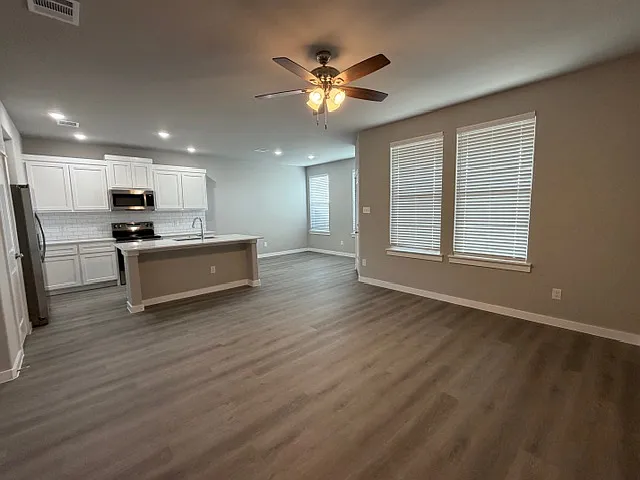 3 bed, 1381 sqft, $1,850 — Photo 2