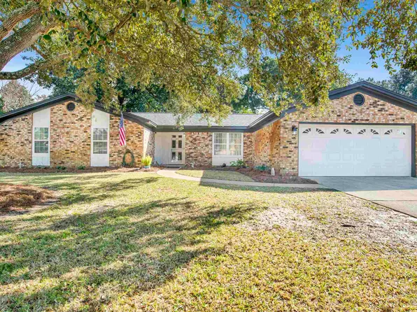 420 Dolphin St, Gulf Breeze, FL 32561