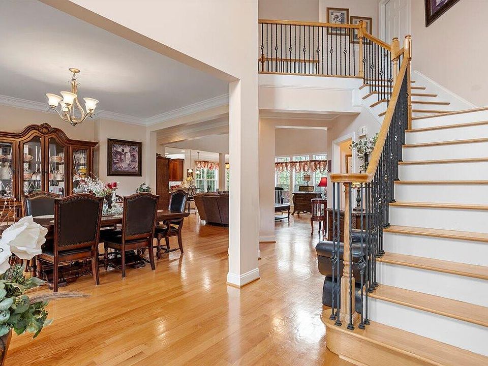 1st image of 105 Aviary Ct