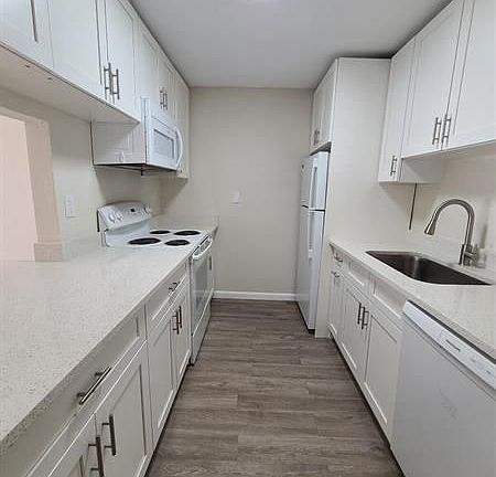 5th image of 2050 N Congress Ave APT 206