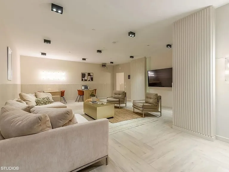 3154 N Tripp Ave #305A — Photo 26