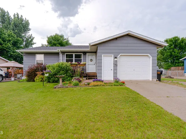 140 Sturgis Loop, Bismarck, ND 58504