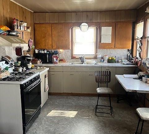 2nd image of 216 2nd Street