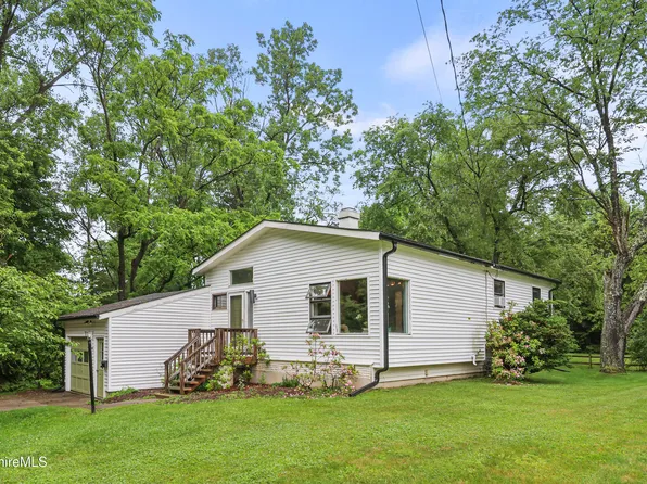 72 Cleveland St, Pittsfield, MA 01201