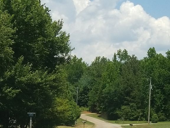 4th image of 307 Country Ln