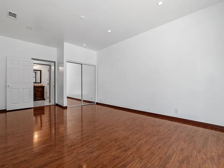 17434 Emelita St — Photo 23